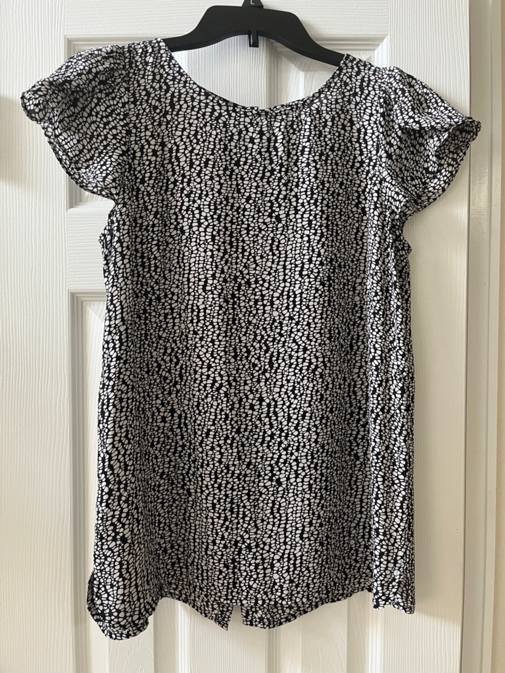 LOFT Black and White Speckled Flutter Sleeve Blouse